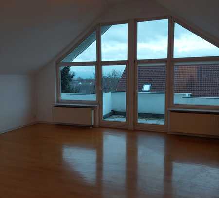 Helle 3,5-Zimmer Dachgeschosswohnung mit Balkon und Blick auf die Schwäbische Alb