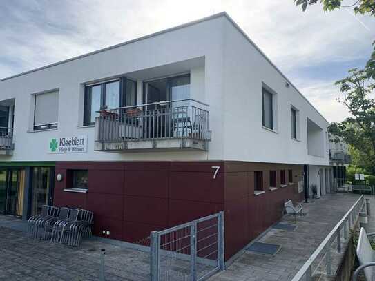 Betreutes Wohnen für ältere (über 60 Jahre alte) Menschen in 2-Zimmer-Wohnung mit Balkon in Tamm