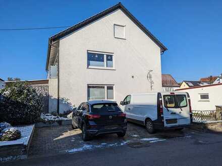 Traumwohnung in Top-Lage! Geräumige 6-Zimmer-Wohnung mit 145 qm, Einbauküche und mehr!