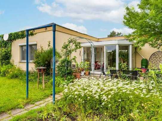 Hier können Kinder schön aufwachsen: Geräumiger Bungalow mit vielen Vorzügen