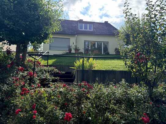 Traumhaus mit Moselblick: Großzügiges Anwesen mit einzigartigem Garten