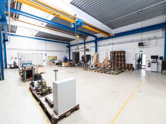 Top ausgestattete Industriehalle in Bestlage