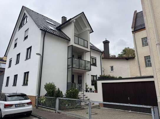 Exklusive, modernisierte 4,5-Z Massionette Wohnung mit Balkon und EBK in Augsburg/ Pfersee/Wertach