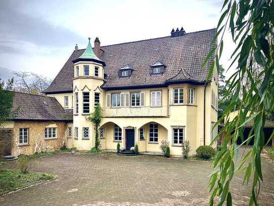 TRAUMHAFTES VILLENANWESEN MIT CHARME DER 1920ER JAHRE IN WEITLÄUFIGEM PARKGRUNDSTÜCK