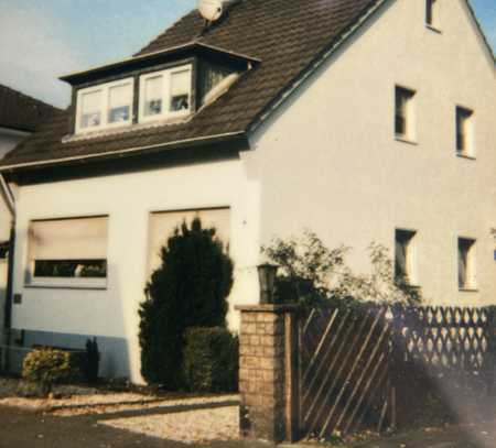 Freistehendes EFH/Zweifamilienhaus in zweiter Reihe am Rhein in Bornheim-Hersel