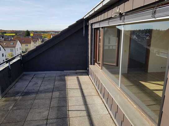 3,5-Zimmer-Dachgeschoss-Wohnung mit neuem Bad & großer Dachterrasse