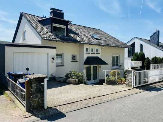 Mehrfamilienhaus mit wunderschönem Garten und 3 Wohnungen, Einfamilienhaus möglich