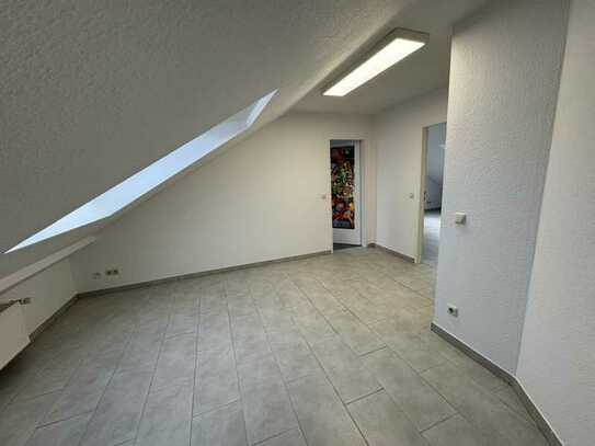 Ansprechende, vollständig renovierte 2-Zimmer-Wohnung mit guter Innenausstattung in Dortmund