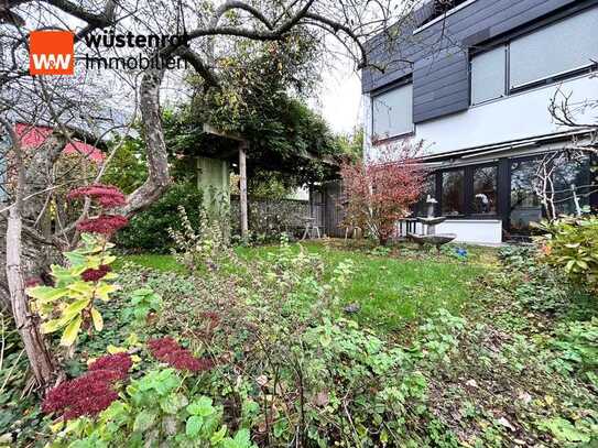 Vor den Toren Freiburgs ins eigene Zuhause.
8 charmante Zimmer auf 185 m². Mit Garten-
Oase. Garag