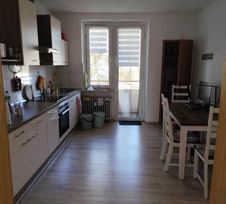 +++ Komplett sanierte 2 Raumwohnung, tolles Tageslichtbad, Balkon ++++