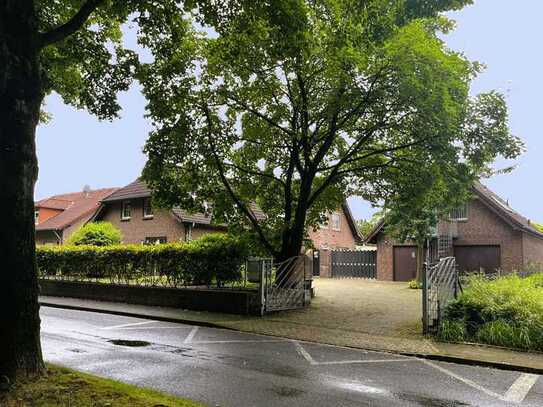 Großes Mehrgenerationenhaus mit Haupthaus, Einliegerwohnung und Appartement und Doppelgarage