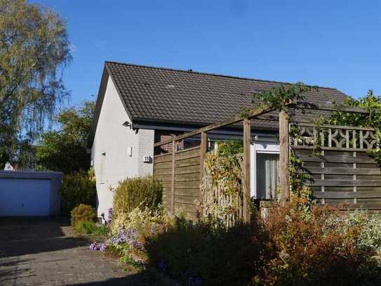 Haus mit großem Grundstück und idyllischen Garten in Bramfeld an der Grenze zu Wellingsbüttel