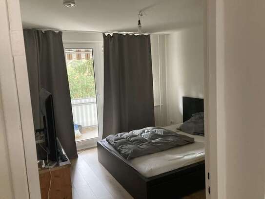 Helle möblierte 2,5-Raum-Wohnung mit Balkon und Einbauküche in Berlin