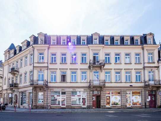 Denkmal am Wasaplatz, viel Platz zum Wohlfühlen, mit Parkett, EBK, Wannenbad und 2 Balkonen.