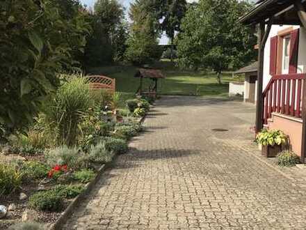 Wohnhaus in ruhiger Lage mit traumhaftem Garten