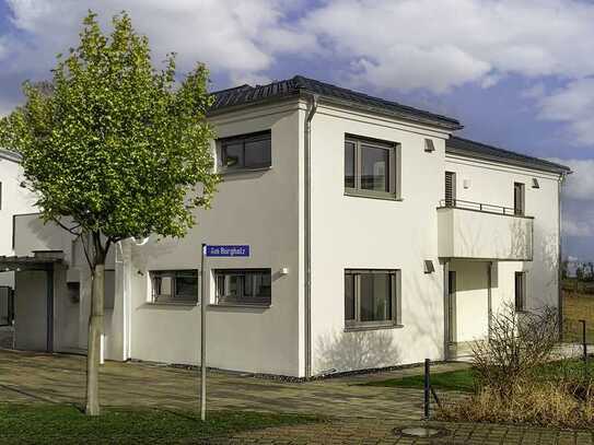 Luxus erwartet Sie als 2 Fam. Haus: 8 Zimmer, 6 Bäder, 2 Studios, Terrassen, Balkon und gr. Garten