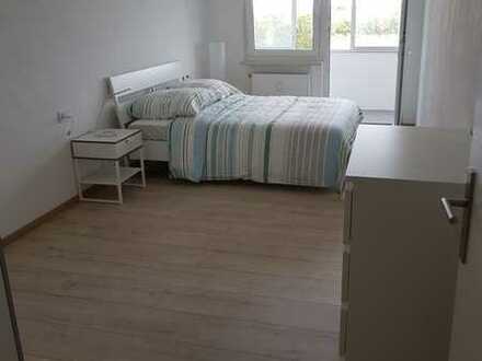 Teilmöblierte, neuwertige 2-Zimmer-Wohnung mit Balkon und EBK in Augsburg