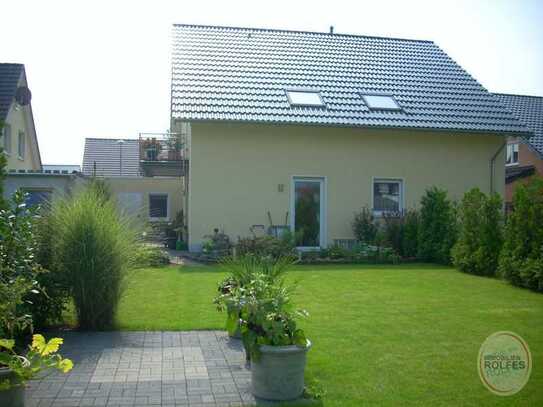 luxuriöse Dachgeschoßwohnung, 96 qm, Garten, ruhiges 2-FH, Bergheim-Ahe,, älteres Pärchen erwünscht