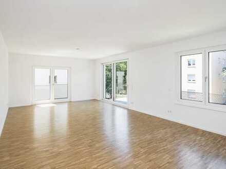Große 4-Zimmer-Wohnung mit Einbauküche und zwei Balkone