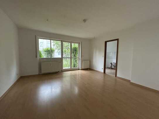 BEZUGSFREI, 2-Raum-Wohnung mit Terrasse und Gartenanteil inkl. TG-Stellplatz, TOP Lage, zu verkaufen