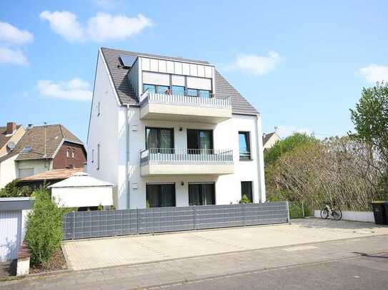 Neuwertige, ruhige 3-Zimmer-Wohnung im 1.OG in 3-Fam. Haus. Balkon und Parkplatz