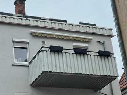 Gepflegte 3 Zimmer Maisonetten Wohnung mit EBK, 2x Balkon, sep. TG-Platz in Stgt.-Bad Canstatt