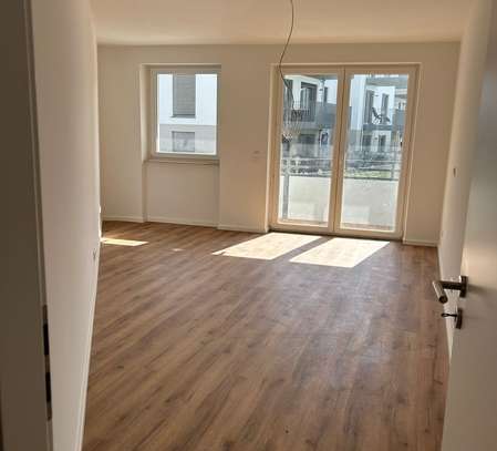 Traumhaft schöne neu renovierte 3-Zimmer Wohnung im ersten Stock mit Balkon