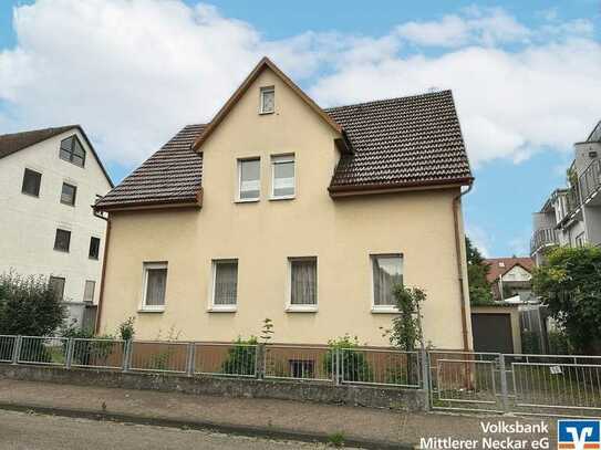 Großzügiges Zweifamilienhaus mit tollem Garten und Garage im Zentrum von Kirchheim