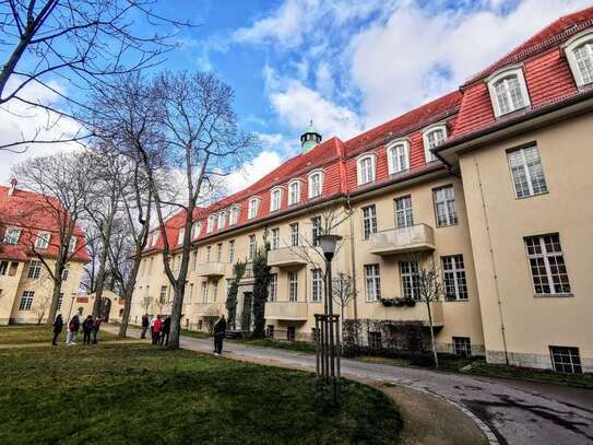 Wohnen in einer traumhaften Parklandschaft! 3 Zimmer Hochparterre mit EBK u. Balkon !!!