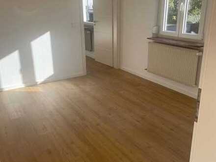 Erstbezug nach Sanierung mit Einbauküche: 4-Zimmer-Hochparterre-Wohnung in Reutlingen
