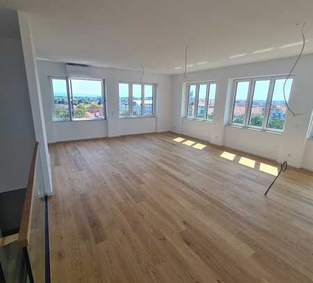 Einzelstück über den Dächern der Stadt! Maisonette-Turmwohnung mit 360 Grad Ausblick!