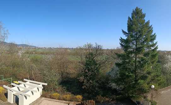 Geschmackvolle 3-Raum-Wohnung mit Balkon in Neustadt an der Weinstraße mit schönem Ausblick