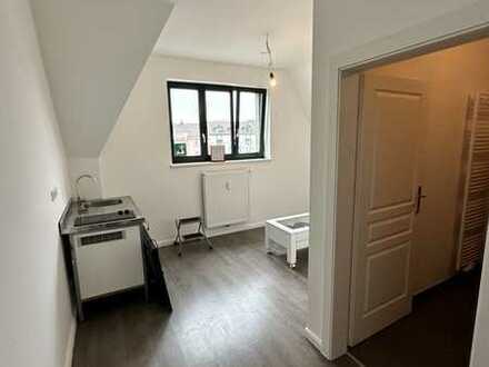 Exklusive, sanierte 1-Zimmer-Dachgeschosswohnung mit Einbauküche in Düsseldorf
