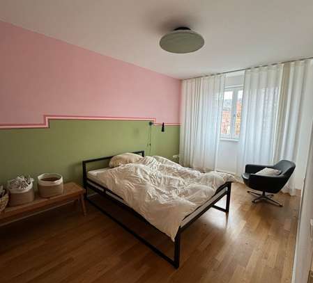 Untermiete/sublet: Wohnung mit drei Zimmern sowie Balkon und EBK in Berlin