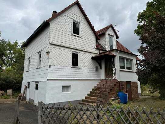 Historisches Flair trifft Potential - Einfamilienhaus mit Baugrundstück in Niederwalgern