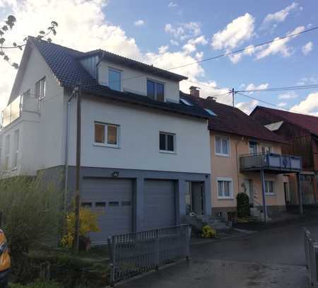 Einfamilienhaus mit 4,5 Zimmer Wohnung im OG und DG zu vermieten
