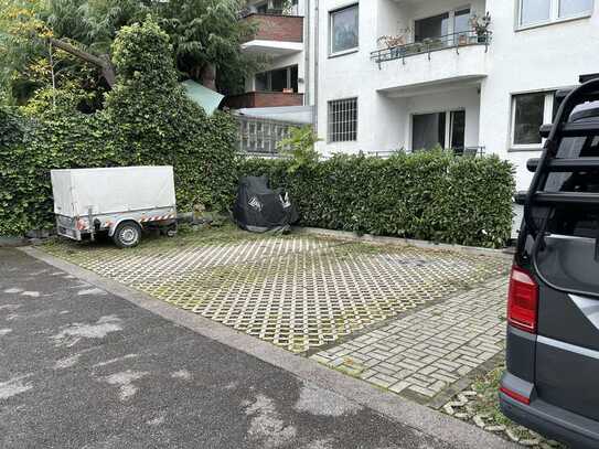 Aussenstellplatz mit Elektroladesäule