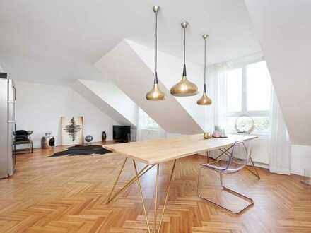 Design trifft Altbau: 4-5 Zimmer-Maisonette-Wohnung über den Dächern von Derendorf