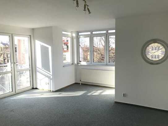 Niederschönhausen! Vermietete, 2-Zimmer-Wohnung mit Balkon und Pkw-Stellplatz