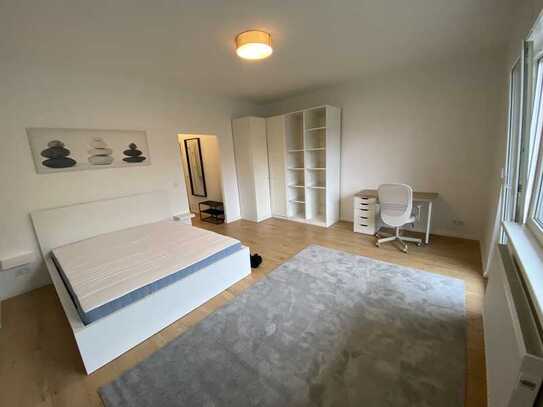 *Modernisiertes voll möbliertes 1-Zimmer City Apartment am Rathaus Spandau*