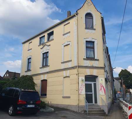 Mehrfamilienhaus mit freier Eigentümerwohnung und Garten