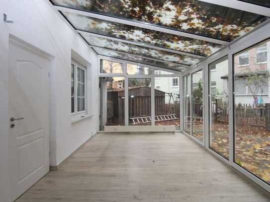 Hinterhaus mit 3 Zimmern, Terrasse, Wintergarten, Gäste-WC in der Eugen-Richter-Straße