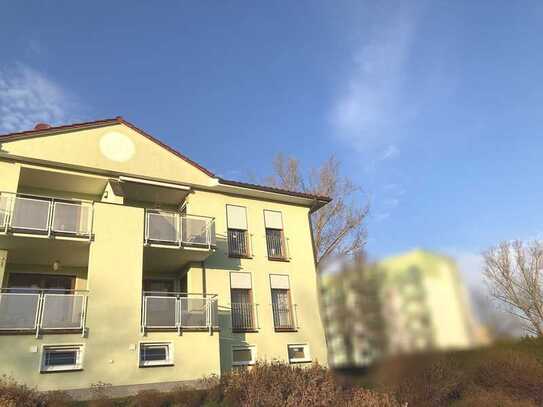 3-Raum Wohnung mit Balkon und Carport