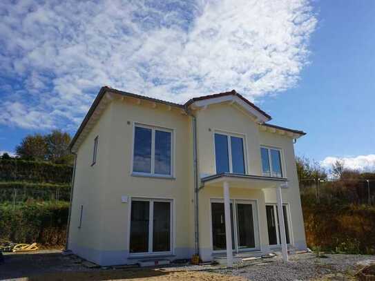 Stadtvilla mit Ausblick, voll unterkellert - Neubau Erstbezug