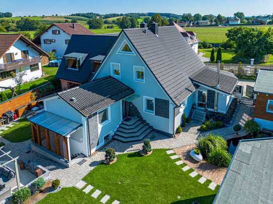 Freistehendes Einfamilienhaus mit großzügigem Anbau und idyllischem Garten !