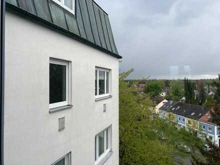 Freundliche 3-Zimmer-Wohnung, frisch saniert und möbliert, mit Top-Aussicht und -Lage in Augsburg