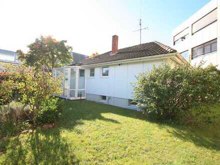 freistehendes Haus als Büro oder Praxis mit Garten und Garage