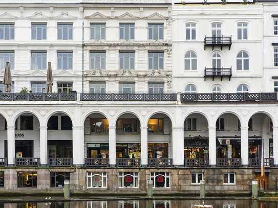 Modernes Büro hinter historischer Fassade