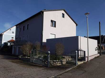 Gepflegte 4-Raum-Wohnung mit Balkon in Aufhausen