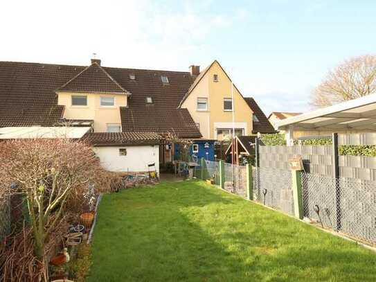 Ruhige Lage: Reihen-Eigenheim mit schönem Garten und Garage